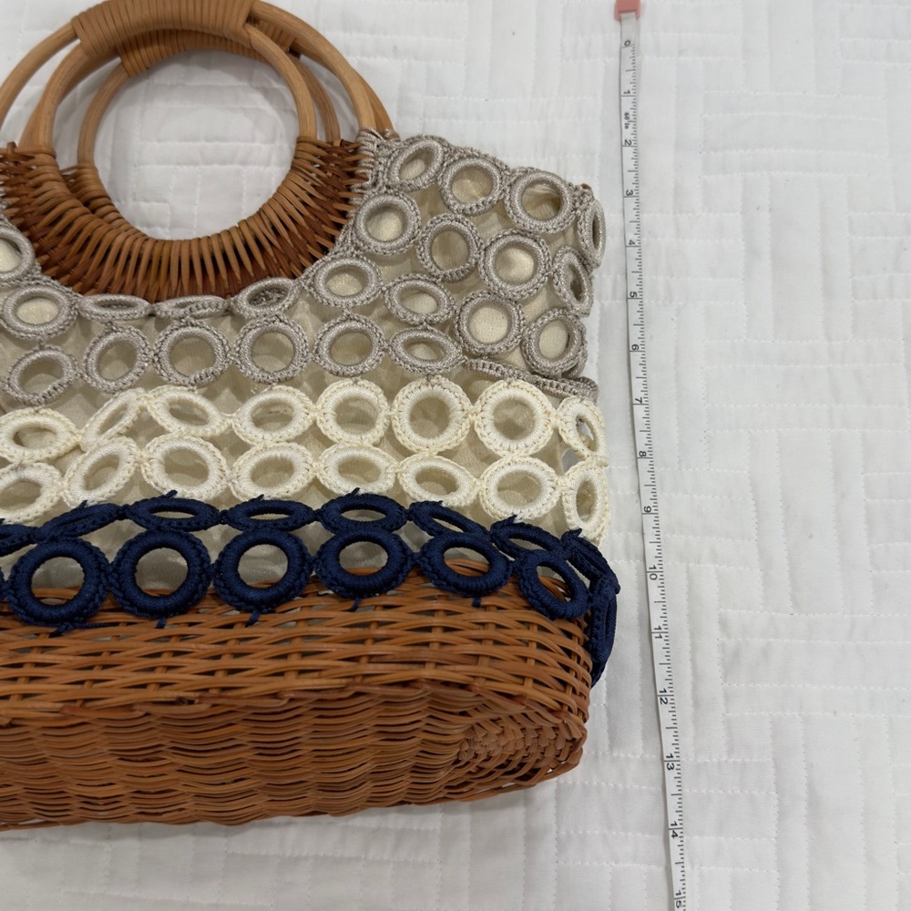 Chic Circular Pattern Tote in Cream, Gray, and Navy‎ - Picture 5 of 5